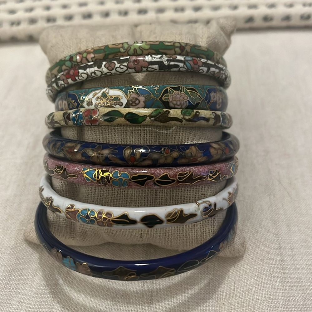 Vintage set 8 Cloisonné bangles